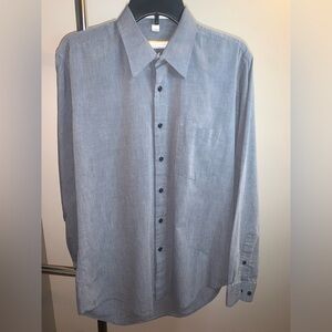 👔 Van Heusen Men’s Button-Down Shirt – Size Large